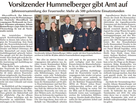 Johann Hummelberger mit Urkunde in der Hand