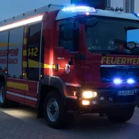 hlf_10_bei_nacht_vorne_rechts.jpg