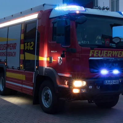 hlf_10_bei_nacht_vorne_rechts.jpg