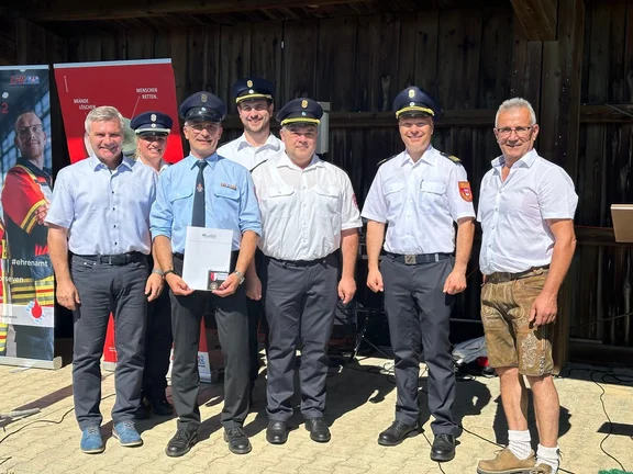 Gruppe von Personen bei der Ehrung von Martin Ott